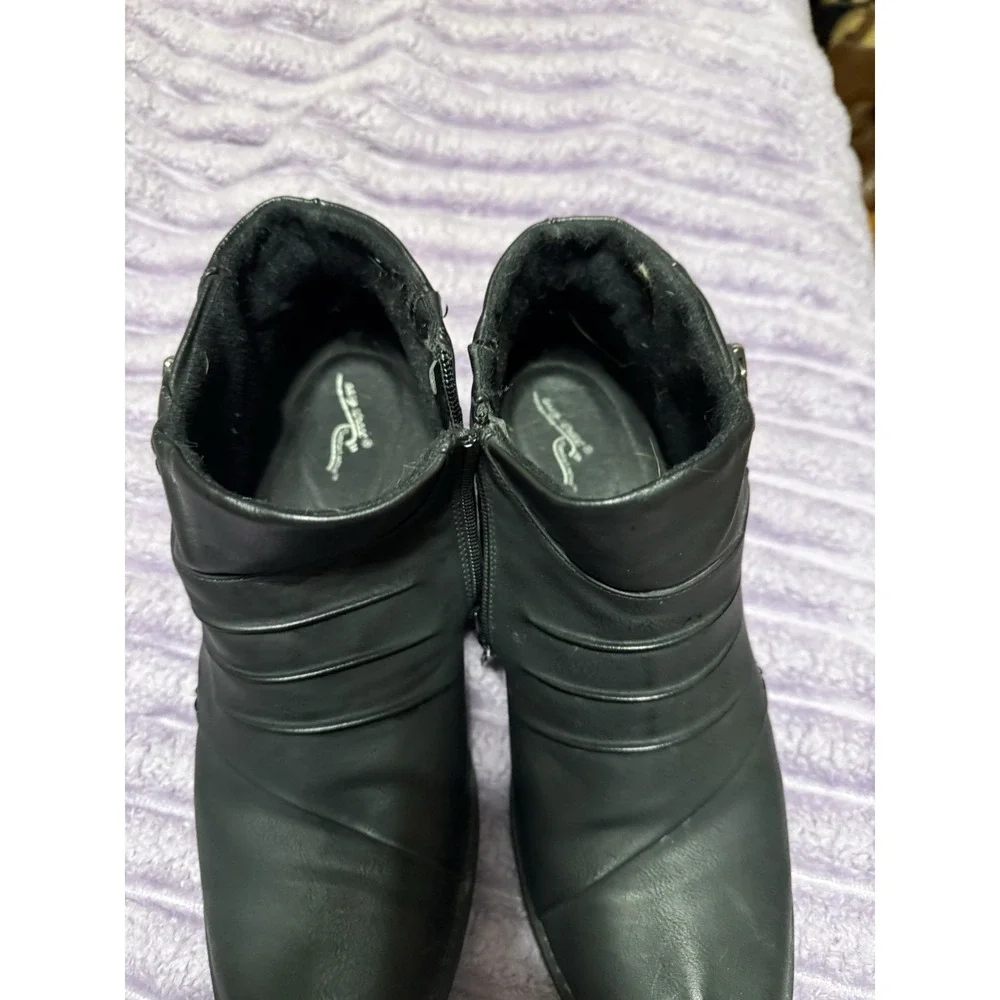 Easy Street Women's Black Ankle Bootie US 10 Round Toe Zip Solid Rubber Sole